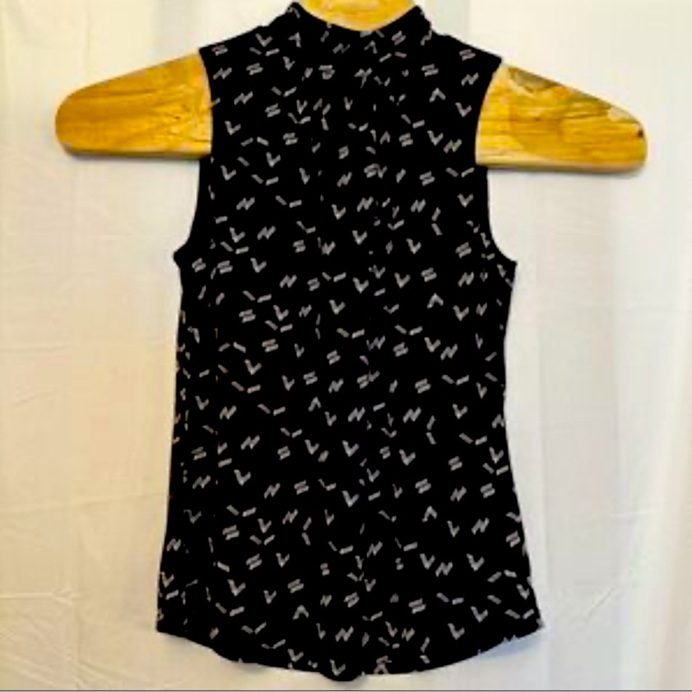 White House, black market, medium sized black-and-white double walled dress top